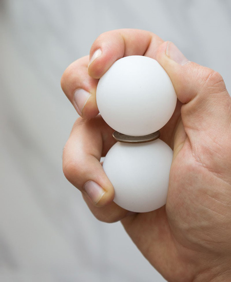 آموزش شکستن تخم مرغ با یک دست